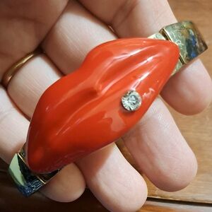 Red Lips Statement Bracelet Gold Stretch Band Rhinestone Accent